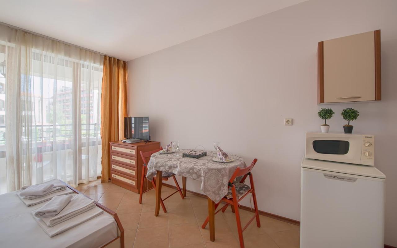 Chateau Del Mar Holiday Apartments Slăntjev Brjag Exteriör bild