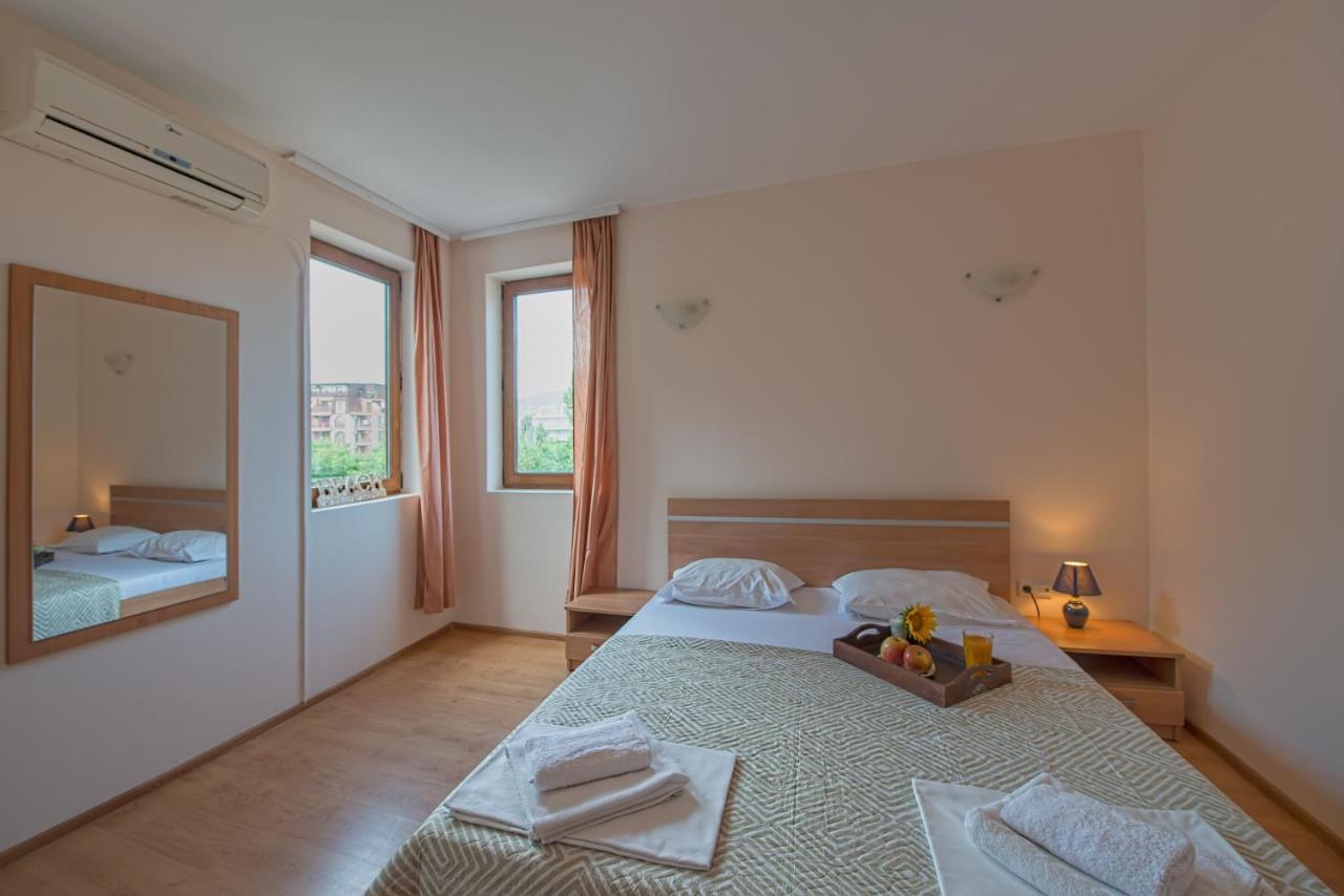 Chateau Del Mar Holiday Apartments Slăntjev Brjag Exteriör bild