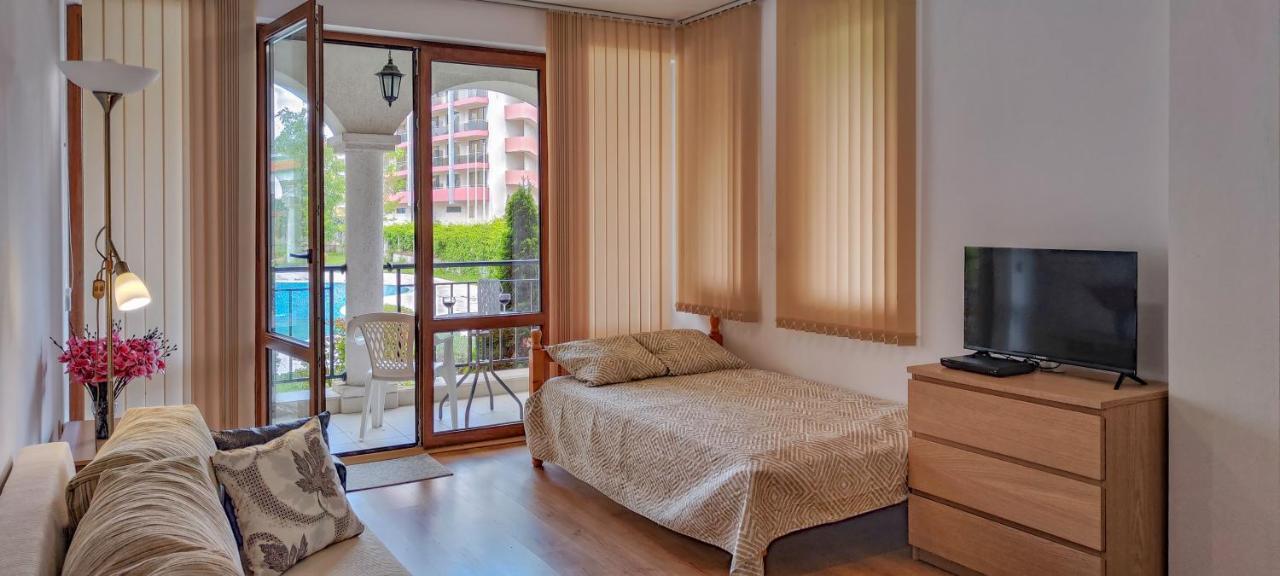 Chateau Del Mar Holiday Apartments Slăntjev Brjag Exteriör bild