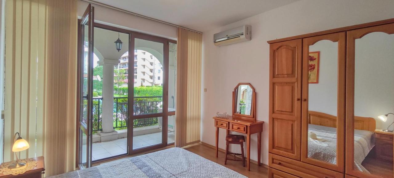 Chateau Del Mar Holiday Apartments Slăntjev Brjag Exteriör bild