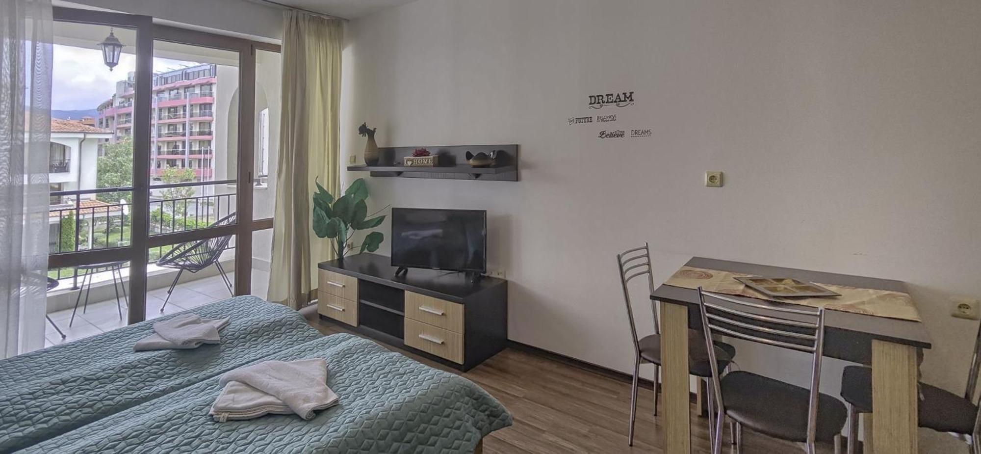 Chateau Del Mar Holiday Apartments Slăntjev Brjag Exteriör bild